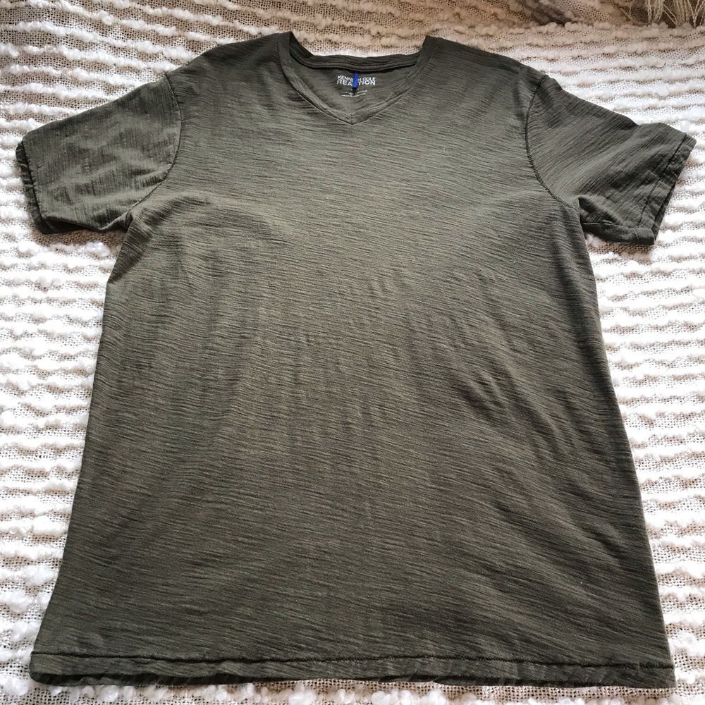 Kenneth Cole Reaction Green V Neck Tee Size Large
